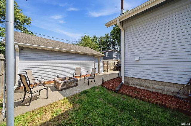 606 S 10TH Street, Pekin, IL 61554