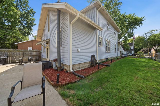 606 S 10TH Street, Pekin, IL 61554