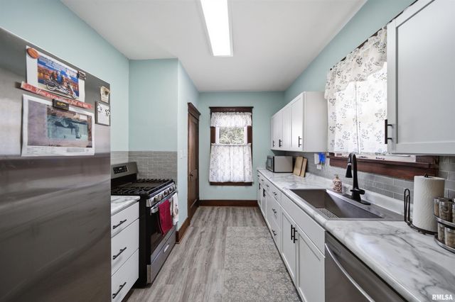 606 S 10TH Street, Pekin, IL 61554