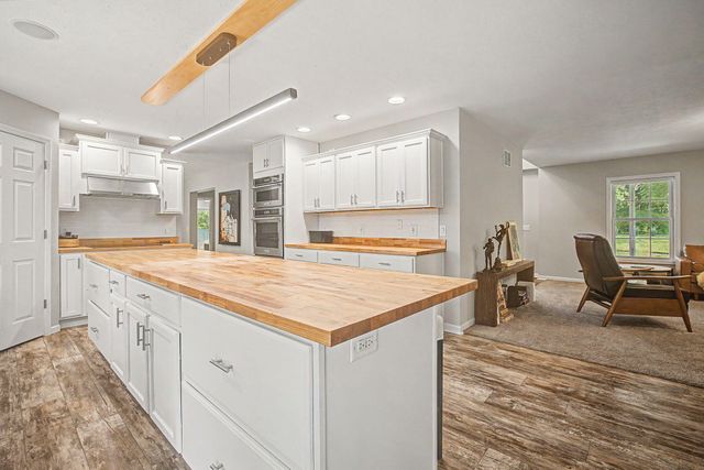 8195 Frie Avenue, Oshtemo Twp, MI 49009