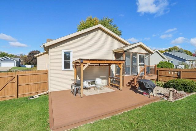 931 Clover Lane, Deforest, WI 53532