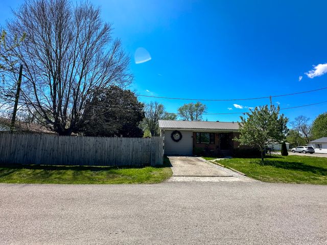 241 8th Avenue, Clay City, KY 40312