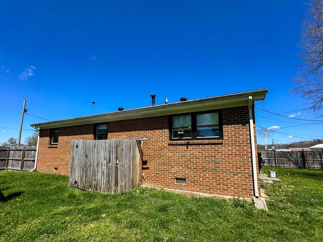 241 8th Avenue, Clay City, KY 40312