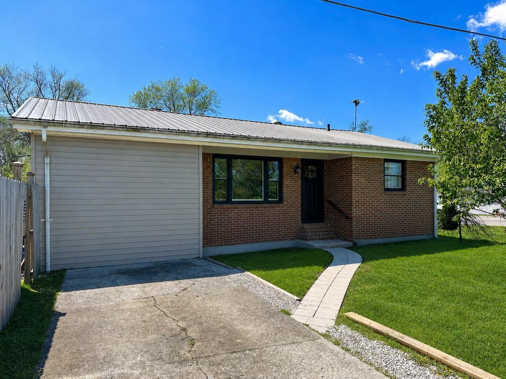 241 8th Avenue, Clay City, KY 40312
