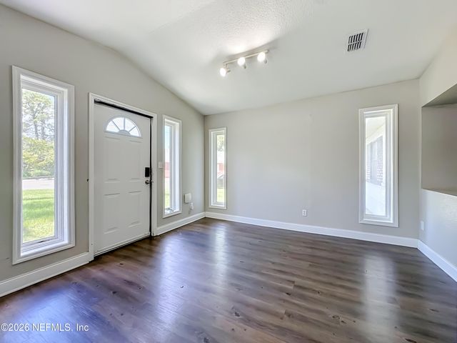 3811 SPRING PARK Road, Jacksonville, FL 32207
