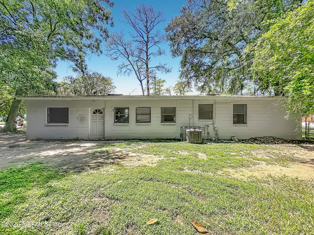 3811 SPRING PARK Road, Jacksonville, FL 32207