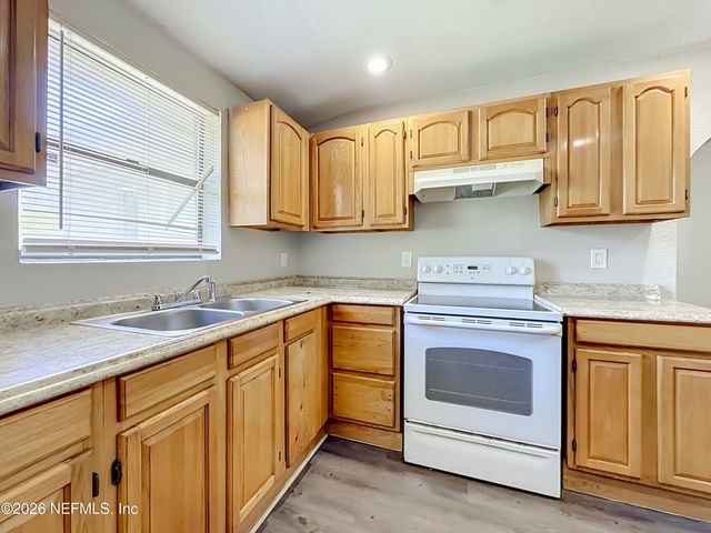 3811 SPRING PARK Road, Jacksonville, FL 32207