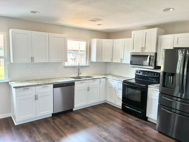 9815 Rocky Hollow Road, La Porte, TX 77571