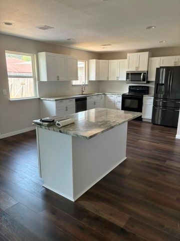9815 Rocky Hollow Road, La Porte, TX 77571