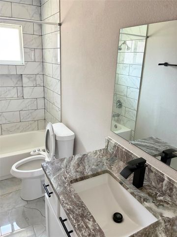 9815 Rocky Hollow Road, La Porte, TX 77571