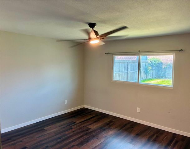 9815 Rocky Hollow Road, La Porte, TX 77571