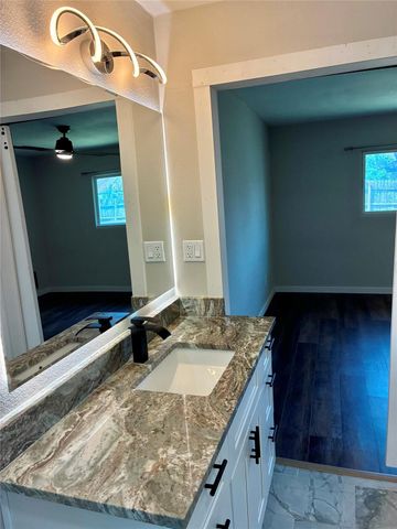 9815 Rocky Hollow Road, La Porte, TX 77571