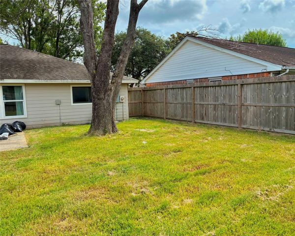 9815 Rocky Hollow Road, La Porte, TX 77571