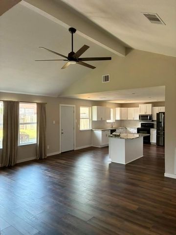 9815 Rocky Hollow Road, La Porte, TX 77571