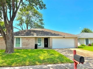 9815 Rocky Hollow Road, La Porte, TX 77571