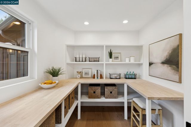 25 Snowberry Lane, Orinda, CA 94563