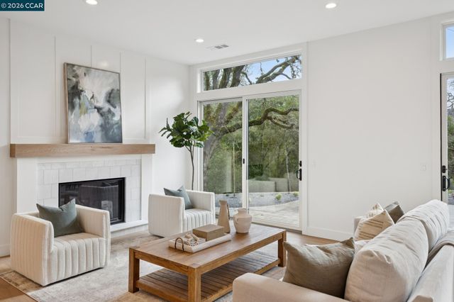 25 Snowberry Lane, Orinda, CA 94563