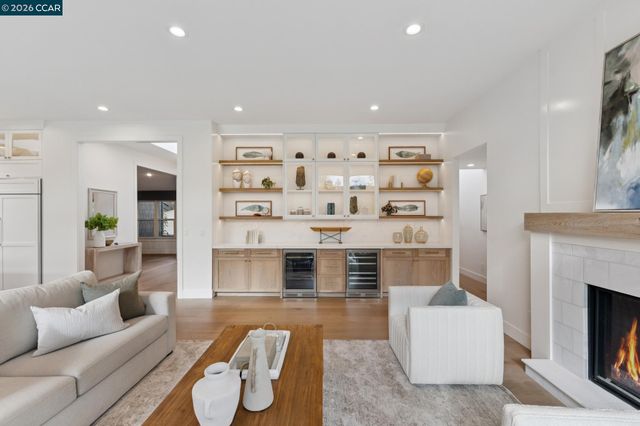 25 Snowberry Lane, Orinda, CA 94563