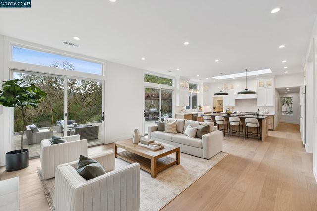 25 Snowberry Lane, Orinda, CA 94563