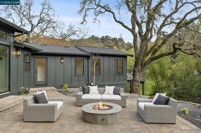 25 Snowberry Lane, Orinda, CA 94563