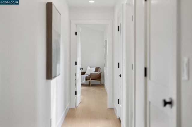 25 Snowberry Lane, Orinda, CA 94563