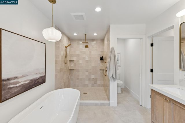 25 Snowberry Lane, Orinda, CA 94563