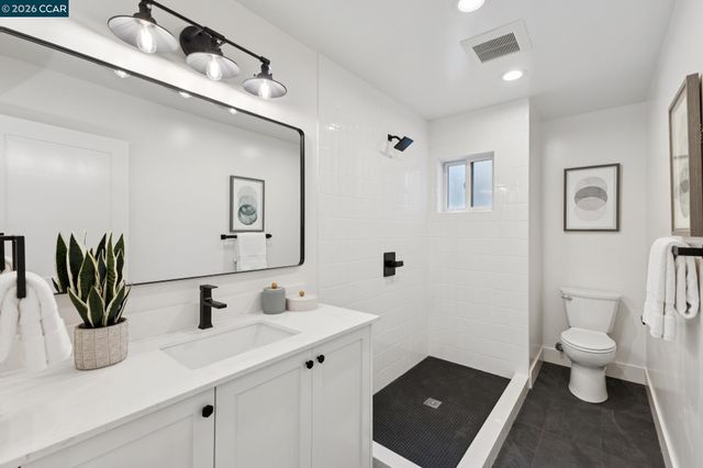 25 Snowberry Lane, Orinda, CA 94563