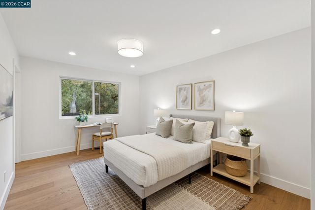 25 Snowberry Lane, Orinda, CA 94563