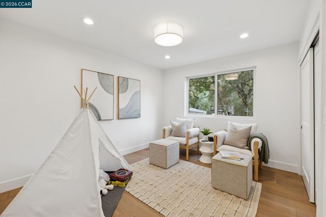 25 Snowberry Lane, Orinda, CA 94563