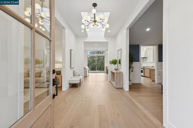 25 Snowberry Lane, Orinda, CA 94563