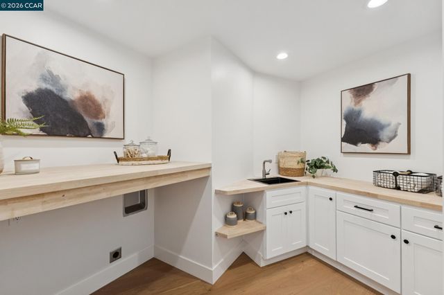 25 Snowberry Lane, Orinda, CA 94563