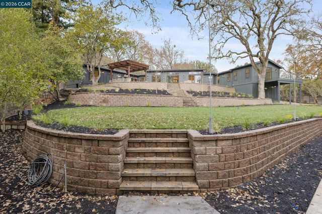 25 Snowberry Lane, Orinda, CA 94563