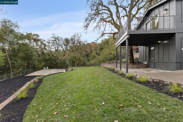 25 Snowberry Lane, Orinda, CA 94563