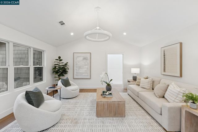 25 Snowberry Lane, Orinda, CA 94563