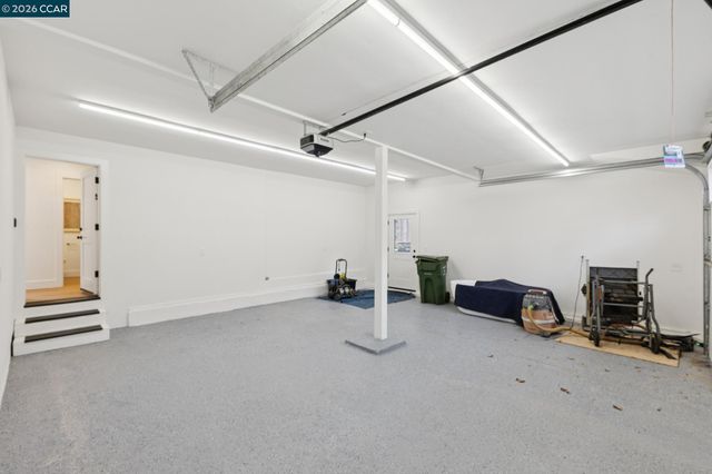 25 Snowberry Lane, Orinda, CA 94563