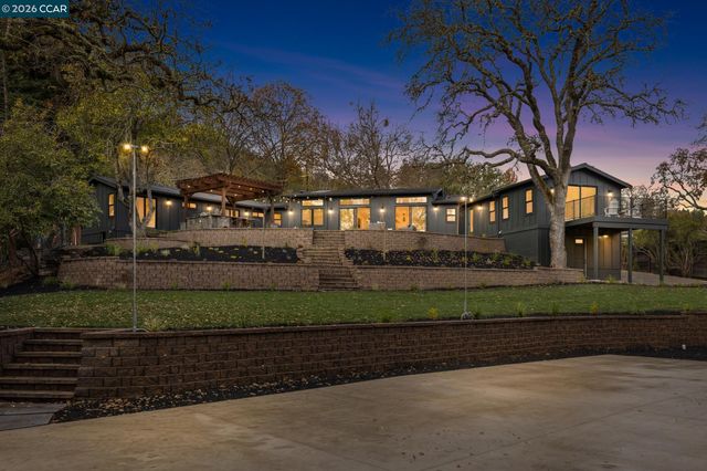 25 Snowberry Lane, Orinda, CA 94563