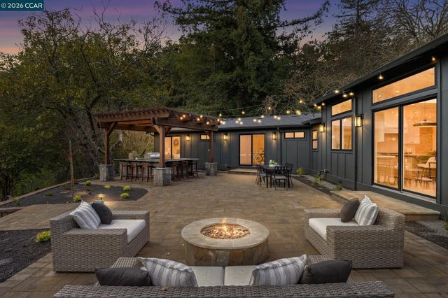 25 Snowberry Lane, Orinda, CA 94563