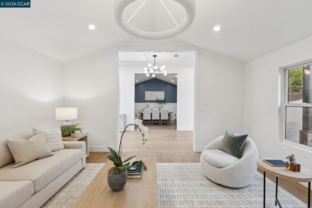 25 Snowberry Lane, Orinda, CA 94563