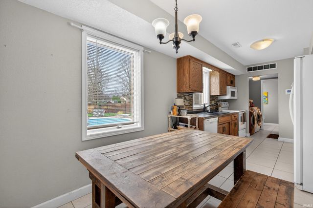 2013 Foxboro Drive, Fort Wayne, IN 46818