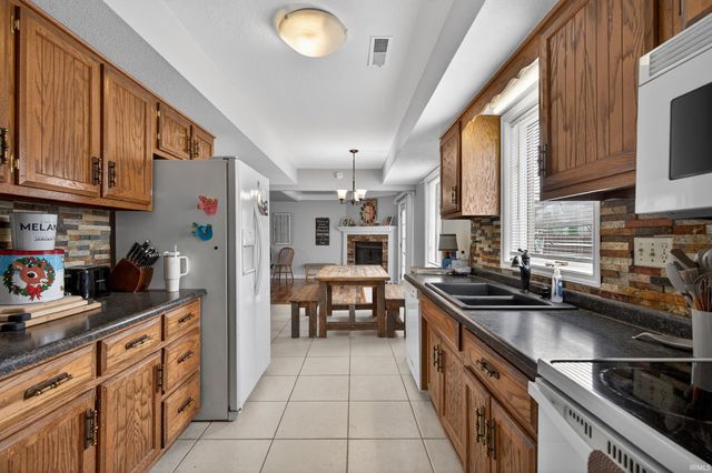 2013 Foxboro Drive, Fort Wayne, IN 46818