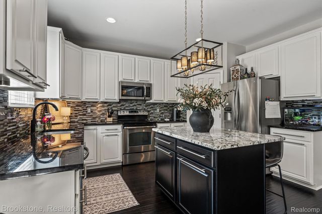1161 Glass Lake Circle, Oxford Charter Township, MI 48371