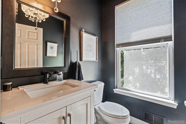 1161 Glass Lake Circle, Oxford Charter Township, MI 48371