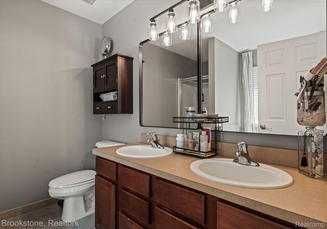 1161 Glass Lake Circle, Oxford Charter Township, MI 48371
