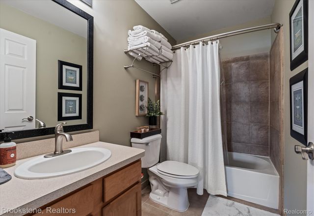 1161 Glass Lake Circle, Oxford Charter Township, MI 48371