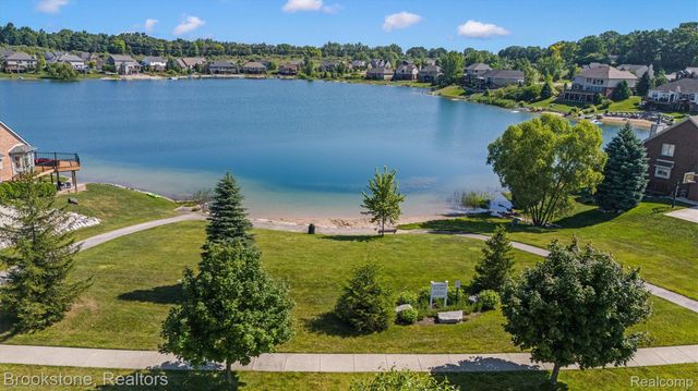 1161 Glass Lake Circle, Oxford Charter Township, MI 48371