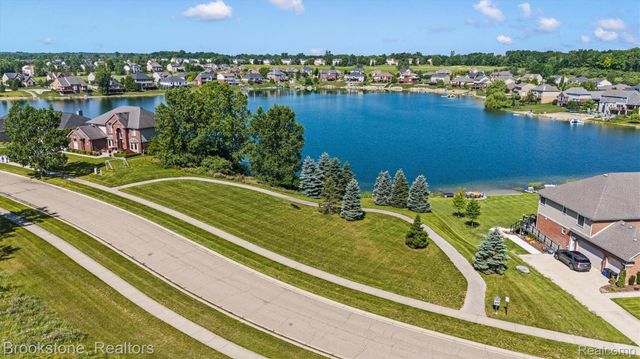 1161 Glass Lake Circle, Oxford Charter Township, MI 48371
