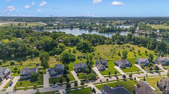 1161 Glass Lake Circle, Oxford Charter Township, MI 48371
