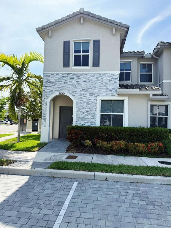 1884 SE 27th Rd 1884, Homestead, FL 33035