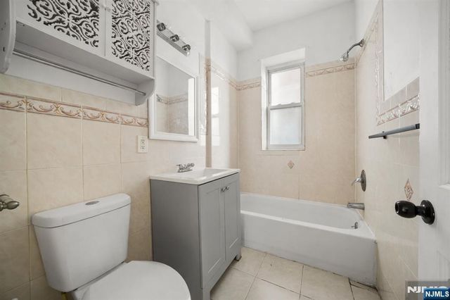 133 Maple Avenue 302, East Orange, NJ 07017