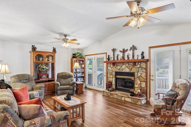 117 Pinellas Lane, Waynesville, NC 28785